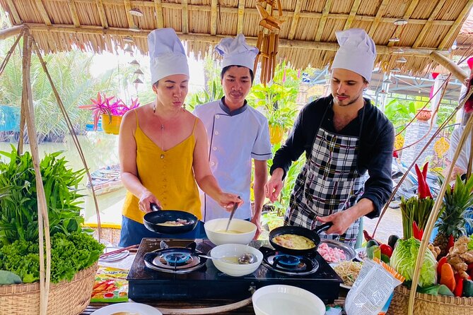 Hoi An: Cooking Class with Market, Lantern Making, Basket Boat - The market stop: shopping smarter and learning what ingredients do