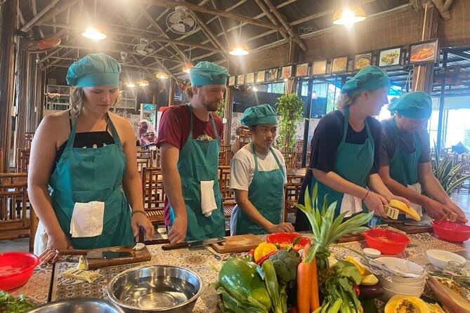 Hoi An Cooking Class With Market Tour and Bamboo Basket Boat Ride - Market Tour in Hoi An: Shopping With a Real Mission