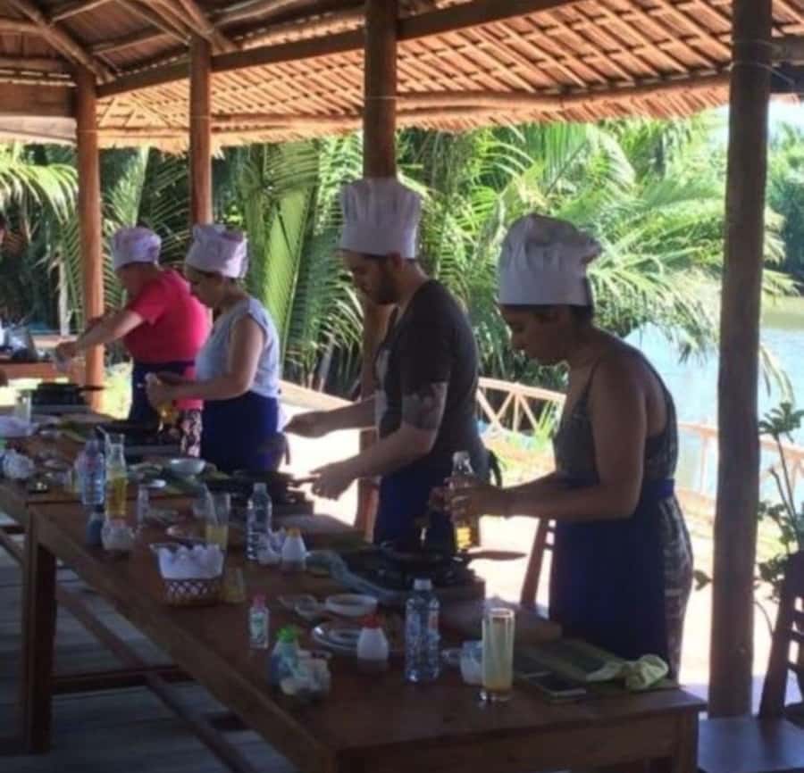 Hoi An : Cooking Class with Phở and Bamboo Basket Boat Tour - Market Morning in Hoi An: Finding the right herbs and spices
