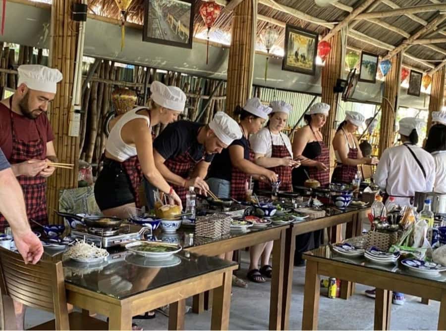Hoi An : Cooking Class with Phở and Bamboo Basket Boat Tour - Timing, transport, and what to wear