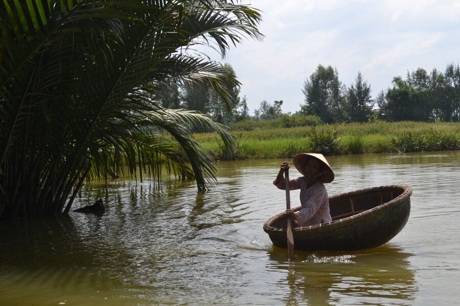 Hoi An Countryside Bicycle Tour : 25 Km Real Vietnam - Thu Bon River boat start: the delta before the pedals