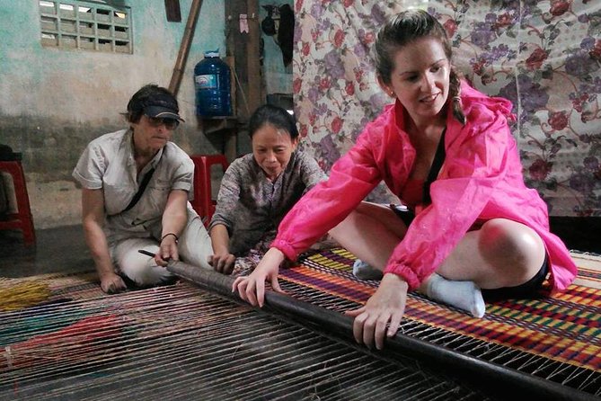 Hoi An: Countryside bike tour to Kim Bong village - Craft stops that turn curiosity into hands-on skills