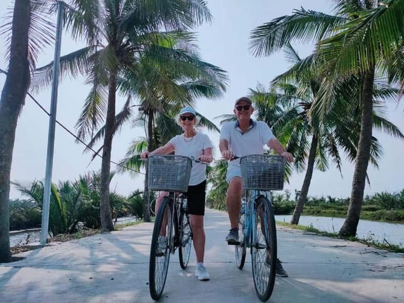 Hoi An: Countryside by Cycling &Traditional Basket Boat Ride - Welcome drink, then fishing time with a farmer