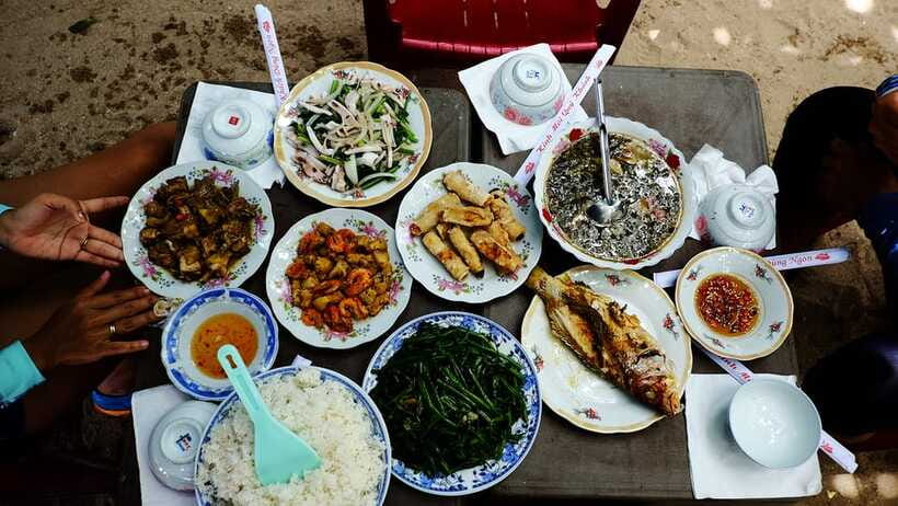 Hoi An/ Da Nang: Cham Island Discovery Tour - Ong Beach lunch: set menu, heat factor, and comfort tips