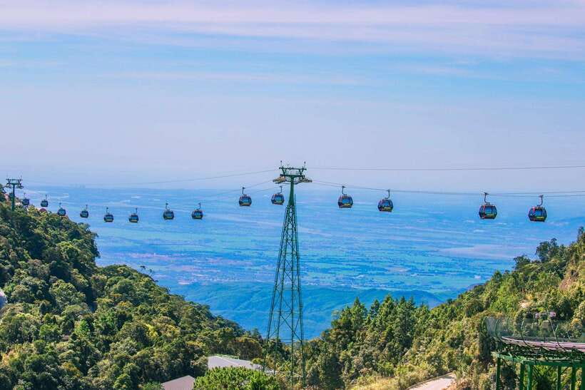 Hoi An/Da Nang: Golden Bridge and Ba Na Hill Tour - Golden Bridge Walk: Giant Hands, Mist, and That Wow Moment