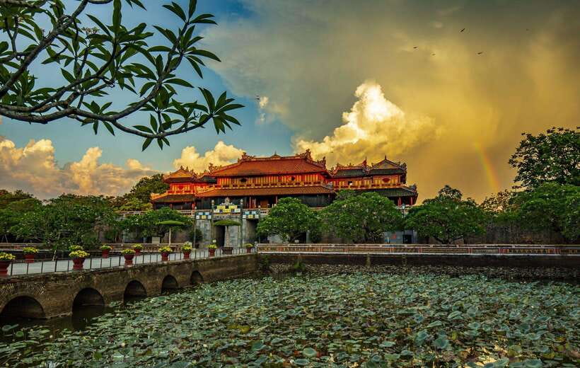 Hoi An/Da Nang : Private Day Trip to Imperial City - Hue - Hai Van Pass, Lang Co, and Lap An Lagoon: the road trip you’ll remember