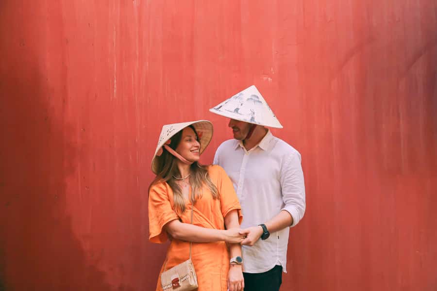 Hoi An/Da Nang: Private Photoshoot & Guided Walking Tour - How the photographer gives direction (even if English is basic)