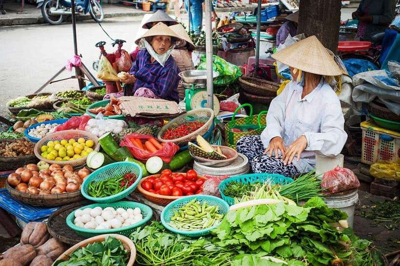 Hoi An: Eco Cooking Class with Market Trip and Basket Boat - The Local Market Stop: Buying Ingredients the Way People Here Do