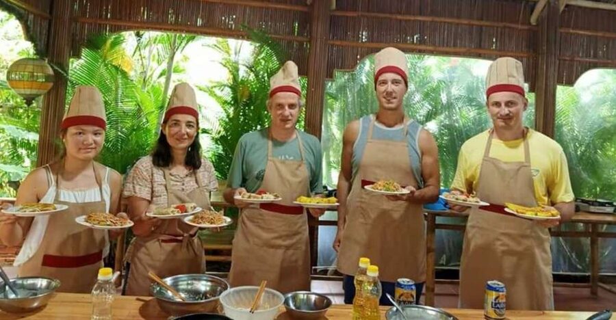Hoi An: Evening Cooking Class with Locals in Herbs Village - Arriving at Tra Que: Where the Cooking Starts