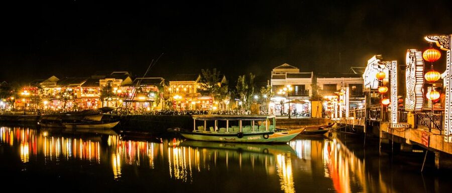 Hoi An: Evening Food Tour with 7 Tastings and Boat Trip - The Market Wander and Hidden Alley Walking: How You Get Beyond the Main Streets