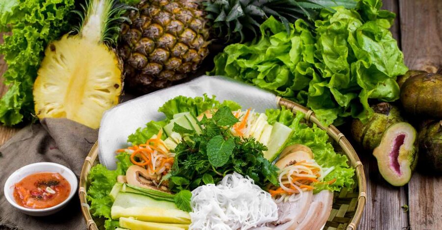 Hoi An: Evening Food Tour with 7 Tastings and Boat Trip - Guide Power: Why Names Like Jackie, Nancy, and Quin Matter