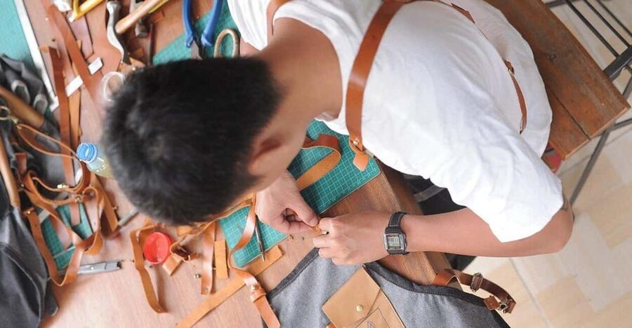 Hoi An: Experience Handmade Leather Making in Oldtown - Choosing leather colors and designing a gift that looks like you meant it