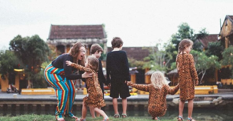Hoi An Family photoshoot with professional photographer - Your 1-hour flow from Thanh Mai and back