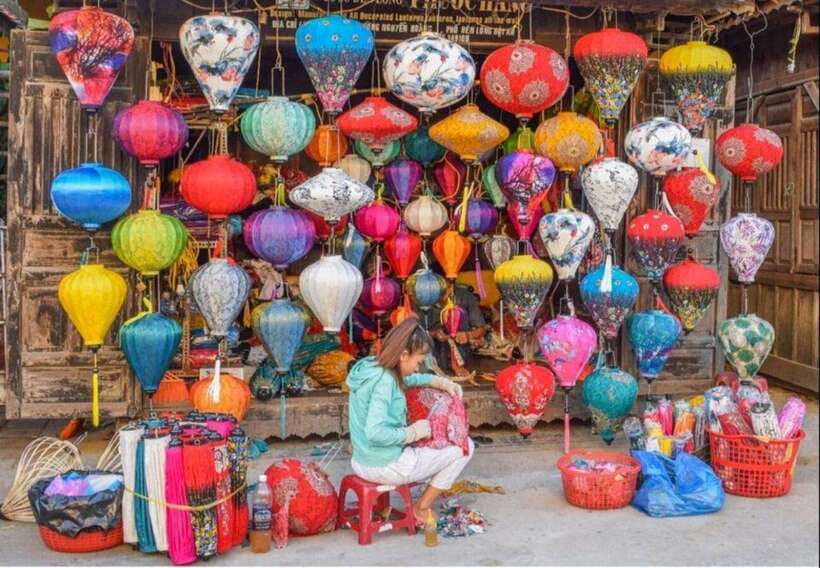 Hoi An: Foldable Lantern Making class with Local Family - Small group size: why up to 10 people helps