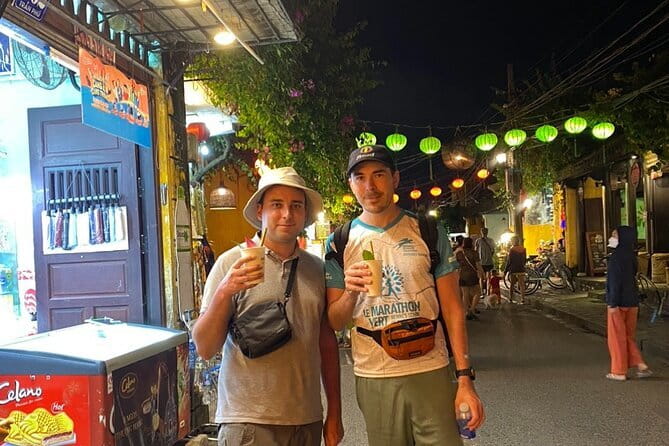Hoi An food tour - Bánh mì and Cao Lầu: the two dishes that define Hoi An