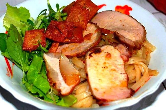 Hoi An food tour - Bánh xèo, nem, and charcoal-grilled meat: the middle stops