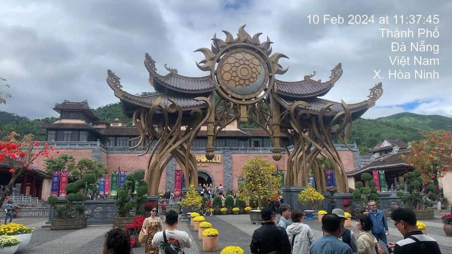Hoi An: Golden Bridge, Marble Mt, & Lady Buddha Private Trip - Stop 1: Golden Bridge at Ba Na Hills (The Hands-and-Heaven Moment)