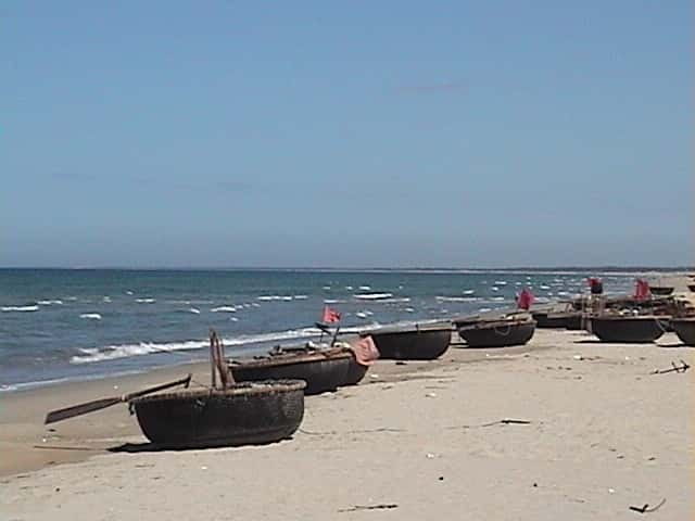 Hoi An: Hai Van Pass And Lang Co Beach Scenic Discovery - Lang Co Beach and Chan May: Sand and a Calm Finish