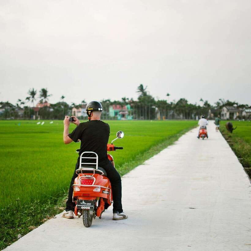 Hoi An: Half-day Electric Scooter Countryside Adventure - Cẩm Nam Village: boat repair yard and a look at everyday faith