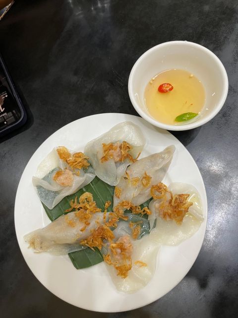 Hoi An hiden food adventure - Old buildings, Hoài River views, and a strong finish at Chùa Cầu