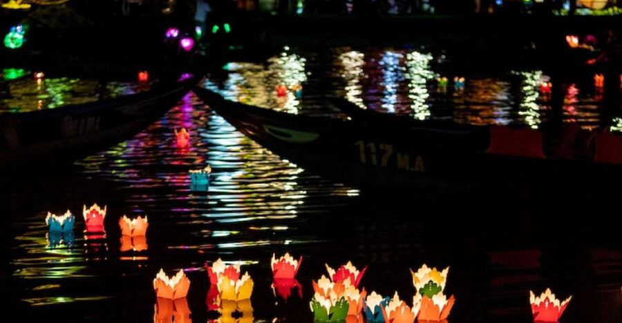 Hoi An : Hoai River Boat Trip by Night and Floating Lantern - Boarding: Private Wooden Boats and Small-Group Control