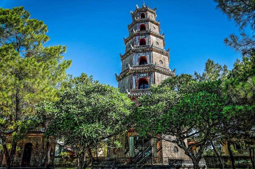 Hoi An: Imperial Hue And Scenic Hai Van Pass Discovery Tour - Y Thao Garden lunch: included, quick, and meant to keep you moving