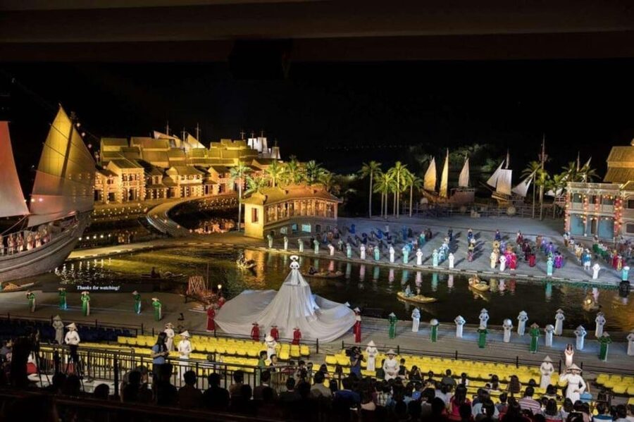 Hoi An Impression Show - Hoi An History - Choosing seats for your language: how to avoid missing the story