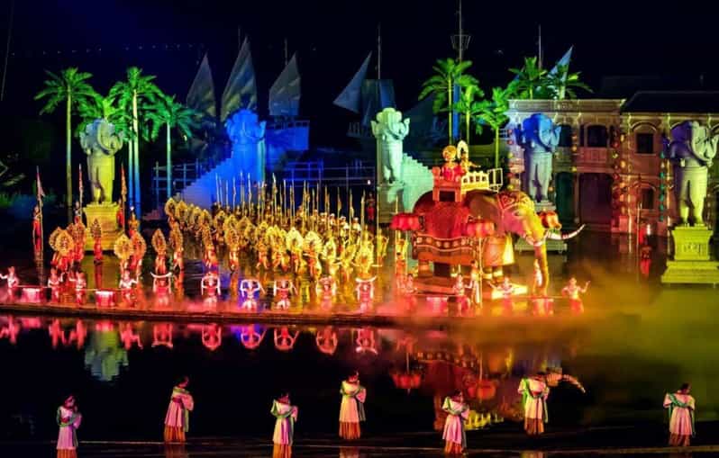 Hoi An Impression Show - Hoi An History - The 8:00 PM show: Faifo port history brought to life outdoors