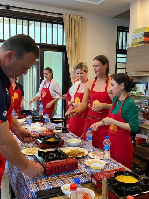 Hoi An: Jolie Cooking Class - Sharing the meal, then making lanterns: two ways to leave satisfied