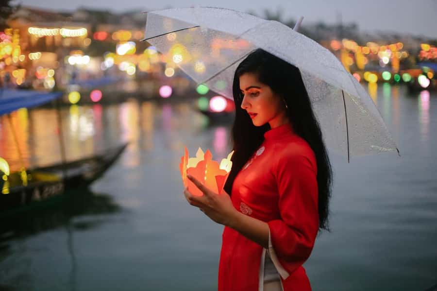 Hoi An Lantern : 45-Minute Short Private Photography Tour - The Pro Photographer Factor: Posing Help and Crowd Control