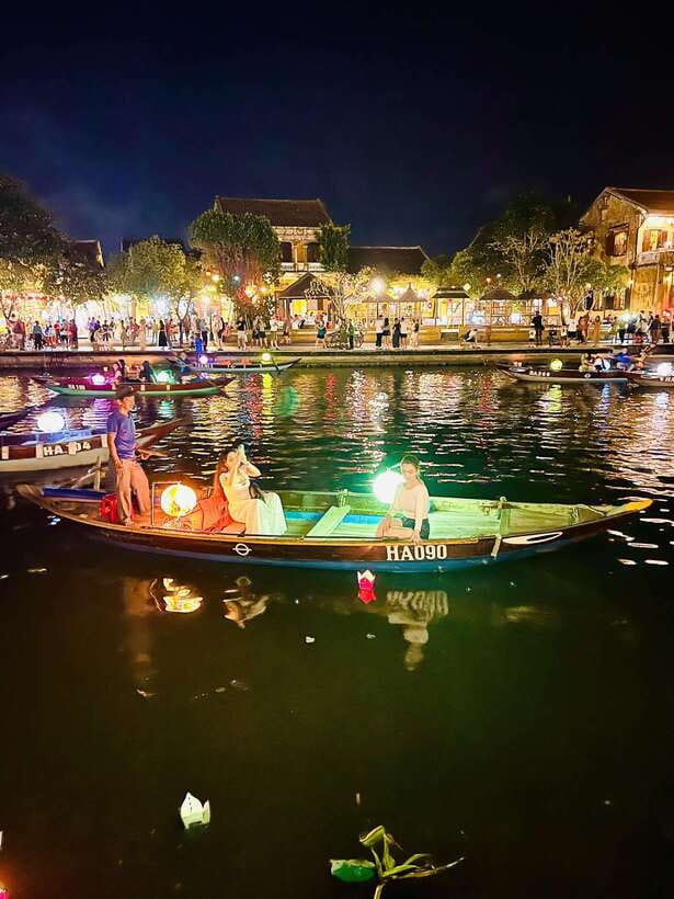 Hoi An: Lantern Boat Ride on the Hoai River - The 15-Minute Hoai River Ride: Sights, Smells, and Night Calm