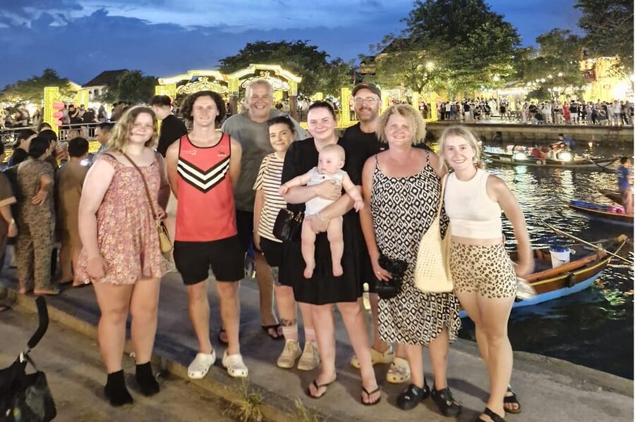 Hoi An : Lantern Boat Ride & Release Lanterns - Getting on the Boat: Meeting at Nguyen Phuc Chu and Starting Near An Hoi Bridge