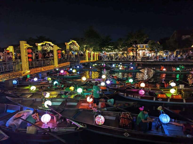 Hoi An : Lantern Boat Trip & Release Lantern - From An Hoi Bridge: the old town view you only get at night
