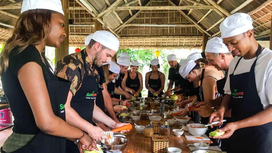 Hoi An : Lantern Making & Cooking Class With Local Family - The Meal Part: Eat What You Made, Then Swap Notes