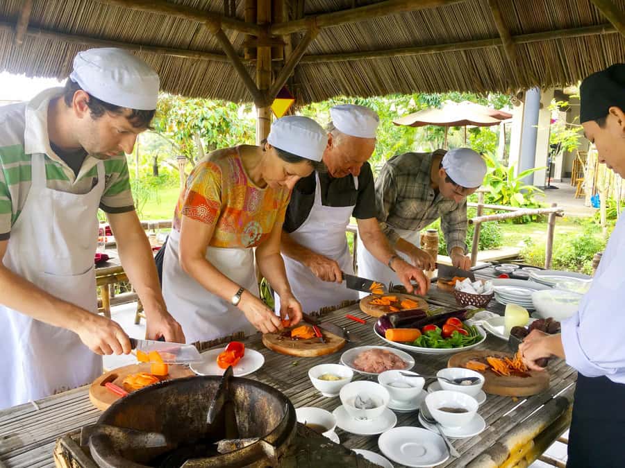 Hoi An : Lantern Making & Cooking Class With Local Family - Inside the Kitchen: Cooking Vietnamese Classics in Plain Steps