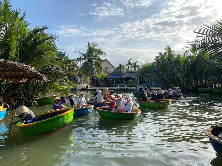 Hoi An Lantern-making Workshop & Bamboo Basket Boat Tour - The light meal: simple fuel that keeps the day from dragging