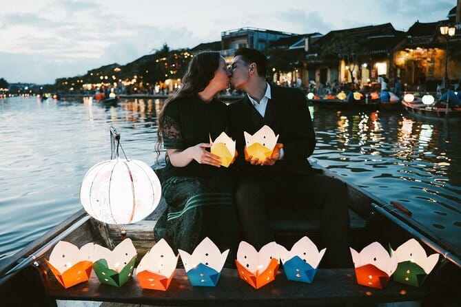 Hoi An Lantern Shop & Boat Photoshoot – Night Experience - Lantern shop posing: what you get from a local photographer