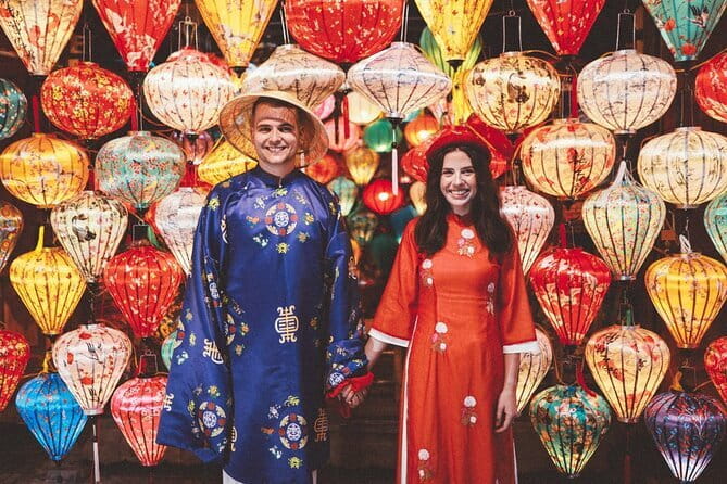 Hoi An Lantern Shop & Boat Photoshoot – Night Experience - Boat ride on the Hoai River: reflections and candle release