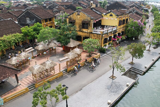 Hoi An Makers Tour by E-Bike - Getting oriented at 8:00 with helmets and road safety