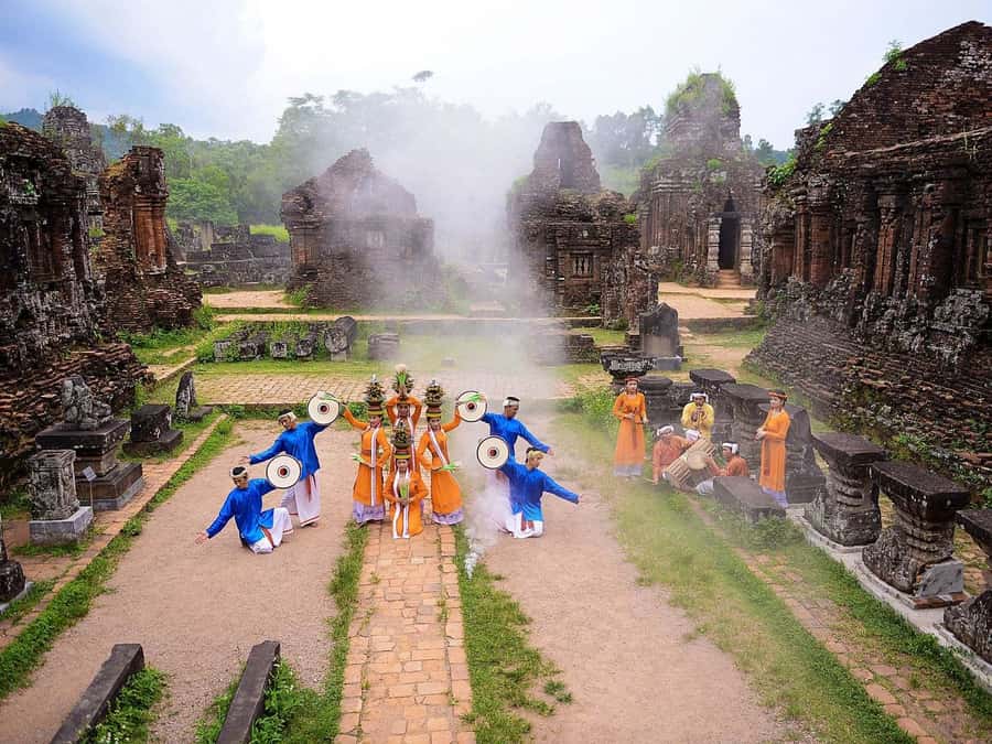 Hoi An: My Son Sanctuary Guided Tour with Boat Trip & Lunch - Entering My Son: temples, stories, and the Champa show