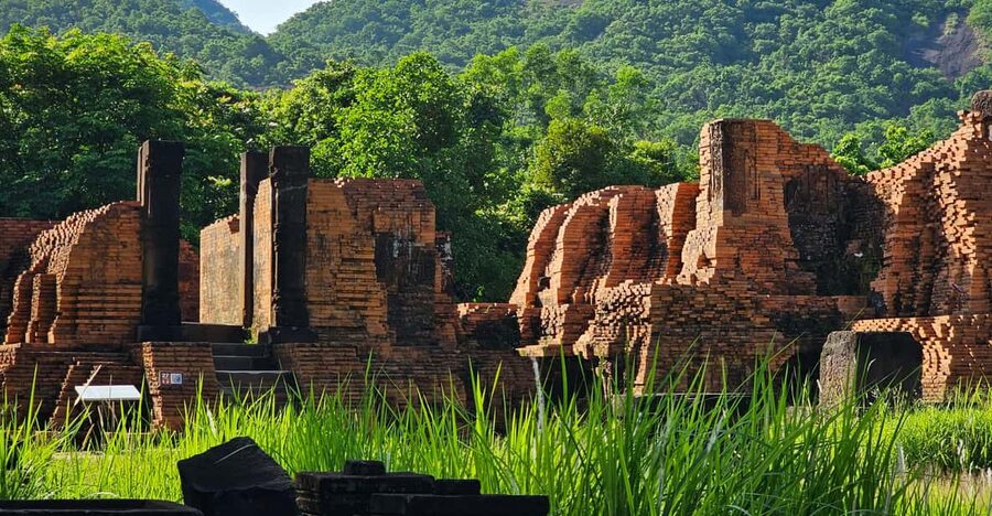 Hoi An: My Son Sanctuary Sunrise Tour - Entering the UNESCO ruins: the first walk and the photo moment