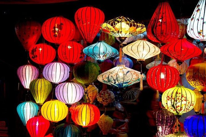 Hoi An Night Heritage And Lantern Experience - The Ancient Town stroll: Japanese Covered Bridge and lantern streets