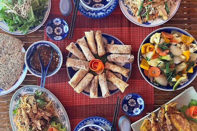 Hoi An Night Market Walking Street Food Tours - Stop 1: Hoi An Ancient Town at night—where the bites start making sense