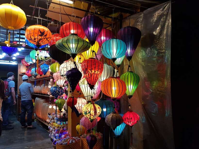 Hoi An Nighttime Heritage Experience - Dinner at a local restaurant: included, simple, and convenient