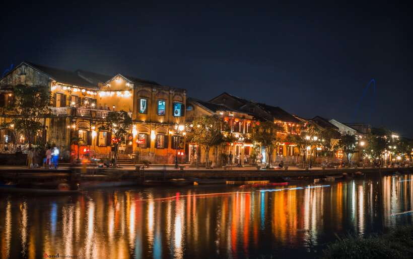 Hoi An Nighttime Heritage Experience - Japanese Covered Bridge in the first 15 minutes