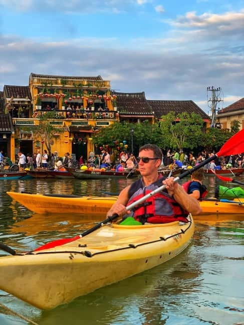 Hoi An: Old Town to Mangrove Forest Kayak Tour - Paddling Toward Old Town: River Reflections and Golden-Light Views