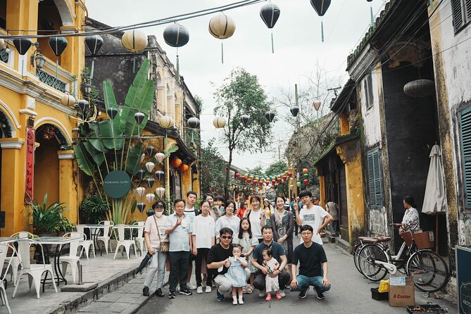 Hoi An Photographer & Vacation Photoshoot – Private Session - Hoai River Riverside Shots: Candid + Romantic in One Area