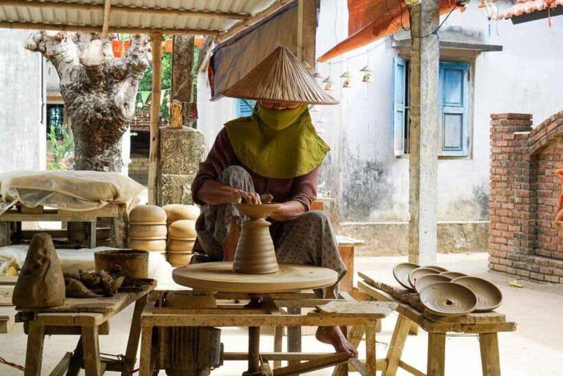 Hoi An: Pottery Making Workshop With Local Craftsmen - The class flow: from technique to decoration