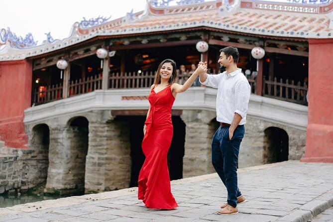 Hoi An Pre Wedding Standard Package - The 2-Hour Shoot Flow (From Art Gallery to Ancient Streets)