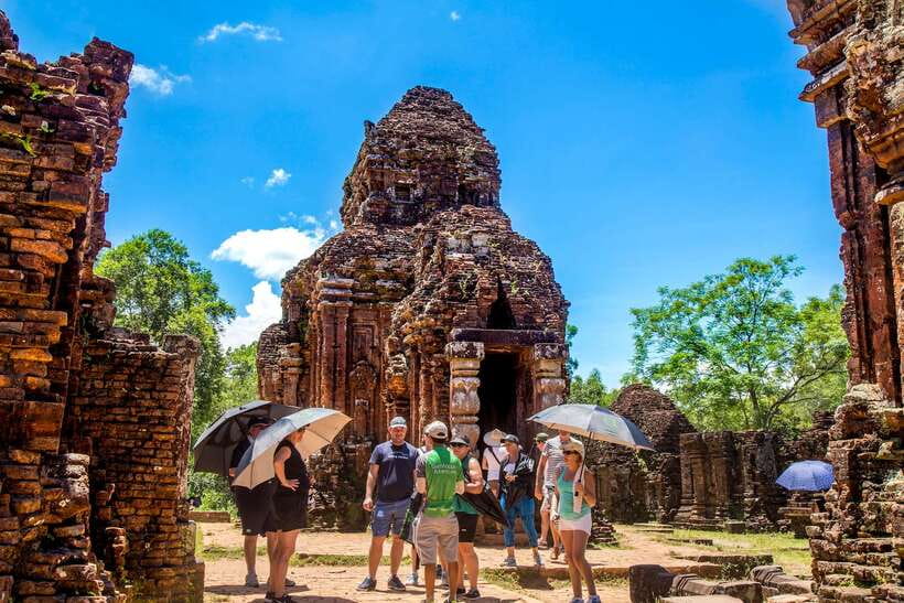 Hoi An: Private Cycling to My Son Sanctuary with Local Guide - Snacks, fruit, coffee or tea, and a market stop you can actually use